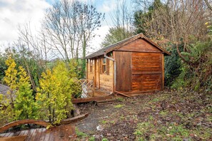 Exterior - The Old Bakehouse – Group Getaway (Capel Dewi)