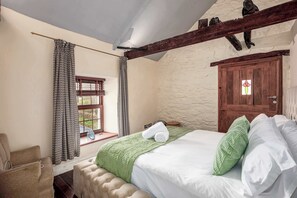 4 bedrooms, iron/ironing board, WiFi, bed sheets - The Old Bakehouse – Group Getaway (Capel Dewi)