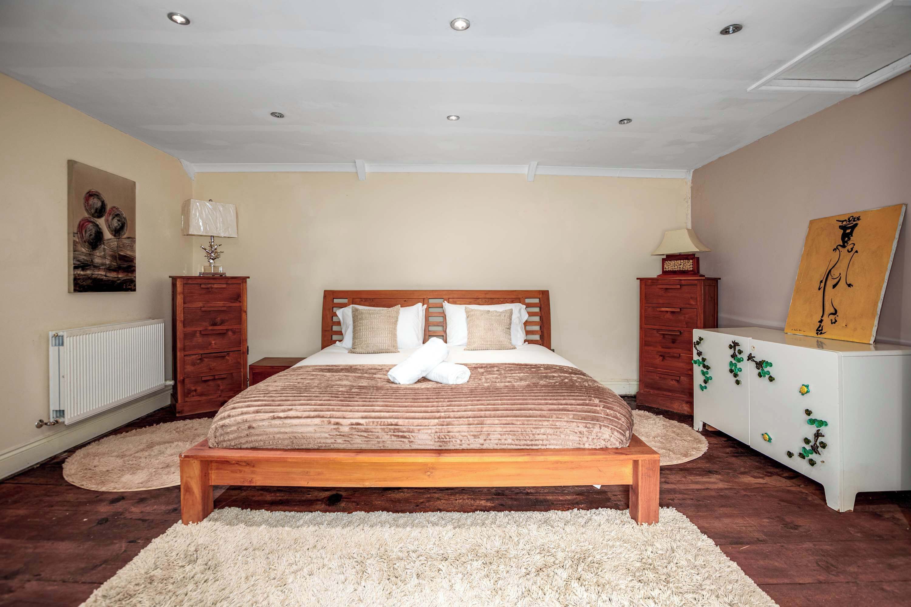 4 dormitorios, tabla de planchar con plancha, wifi y ropa de cama