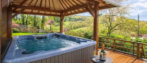 Bain à remous extérieur