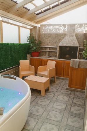 Tina de hidromasaje interior