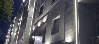 F2 jacouzi close to airport tramway de la mer