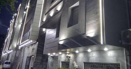 F2 jacouzi close to airport tramway de la mer