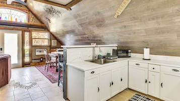 Fridge, microwave, stovetop, coffee/tea maker