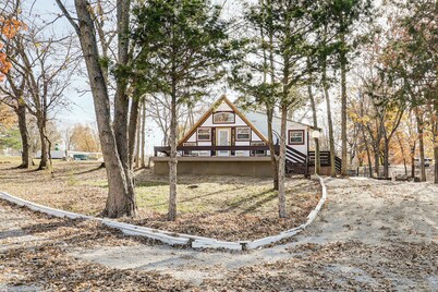 5 Mi to Old Odessa: Cabin w/ Deck & Rural Views