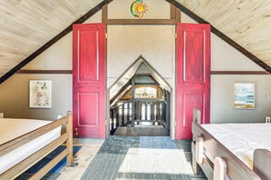 Iron/ironing board, Internet, bed sheets - 5 Mi to Old Odessa: Cabin w/ Deck & Rural Views (Odessa)