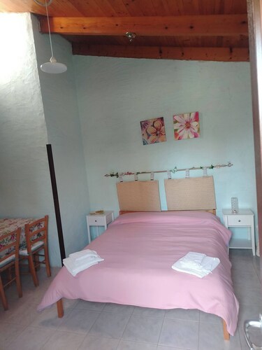 Room-serraona Room 2 km From the sea