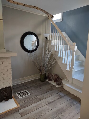 Family and pet friendly 2-bedroom house in charming Lyncourt NY.