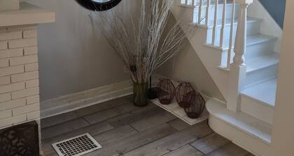 Family and pet friendly 2-bedroom house in charming Lyncourt NY.