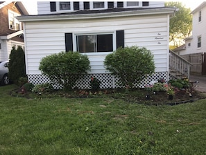 Property grounds - Family and pet friendly 2-bedroom house in charming Lyncourt NY. (Syracuse)