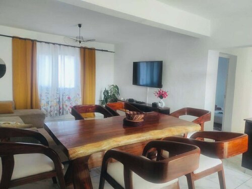 T4 apartment on 2nd floor, 20 minutes from Ivato airport, secure parking.