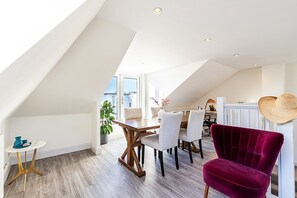 Interior - Chic Two-Bed Loft Escape with Roof Terrace (London)