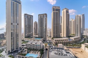 Terrace/patio - 1BR Skyline Views Dubai Creek Harbour (Dubai)