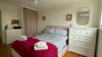 2 bedrooms, iron/ironing board, Internet, bed sheets