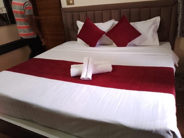 Single Room | Rollaway beds, free WiFi, bed sheets