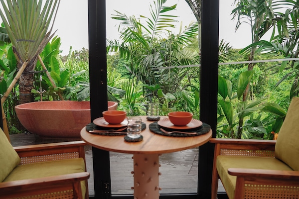 Vila Deluks, 1 Tempat Tidur King dengan tempat tidur Sofa, kolam renang pribadi, pemandangan sungai | Ruang makan