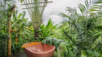 Deluxe Villa, 1 King Bed with Sofa bed, Private Pool, River View | Deep soaking bathtub