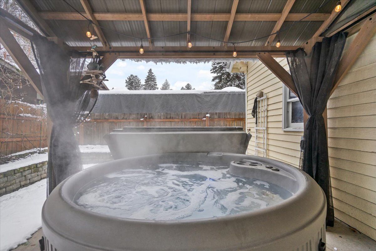 Tina de hidromasaje al aire libre