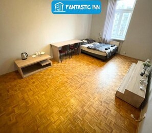 Classic Double Room, 1 Katil Kelamin (Double) | Meja, ruang kerja komputer riba, seterika/papan seterika, Wi-fi percuma 