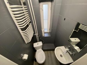 Hair dryer, towels, soap, toilet paper - Fantastic Inn Warsaw - Górskiego (Warsaw)