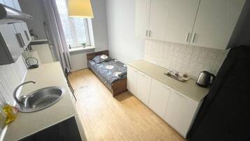 Classic Single Room | Meja, ruang kerja komputer riba, seterika/papan seterika, Wi-fi percuma