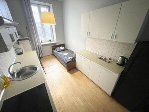 Classic Single Room | Meja, ruang kerja komputer riba, seterika/papan seterika, Wi-fi percuma 