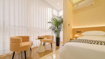 Comfort Double Room, 1 Queen Bed | Free WiFi, bed sheets