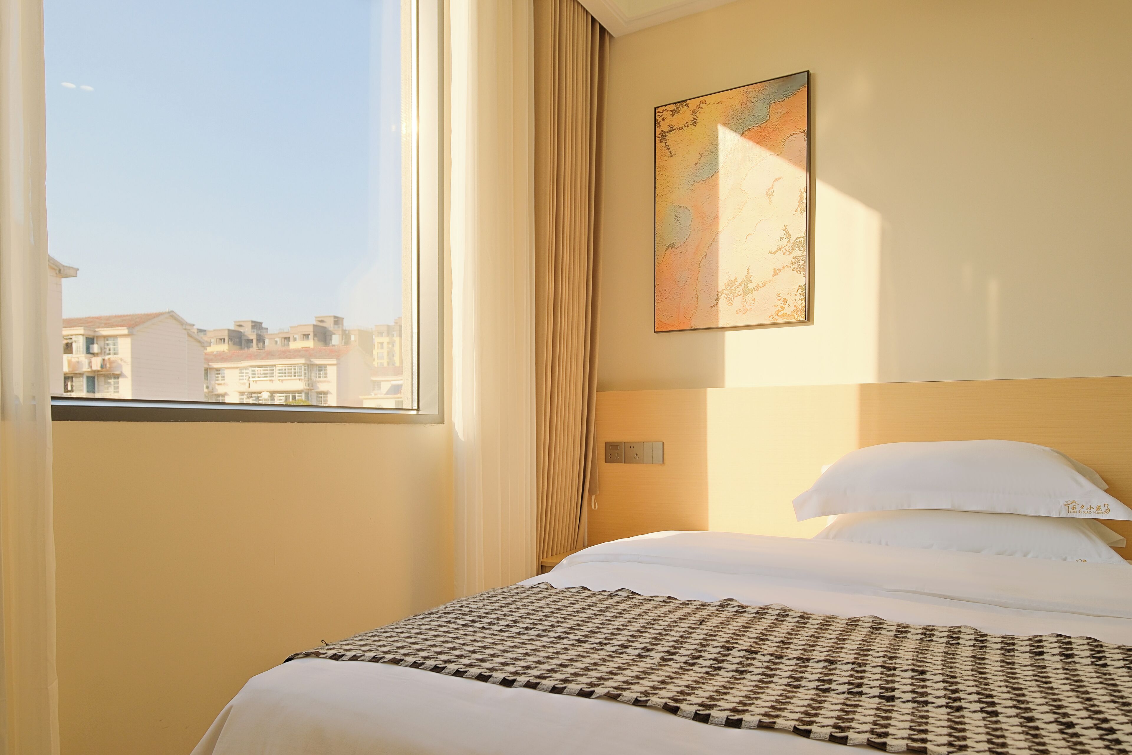 Free WiFi, bed sheets