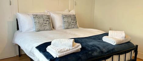 Iron/ironing board, Internet, bed sheets