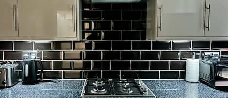 Frigorífic, microones, forn i placa de cuina