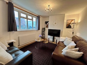 TV - Comfortable 2BDR House near Surrey Quays and River (Greater London)