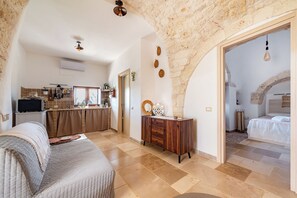 家庭別墅, 多間臥室 (Trullo ConoSolo With Pool) | 1 間睡房、免費 Wi-Fi、床單