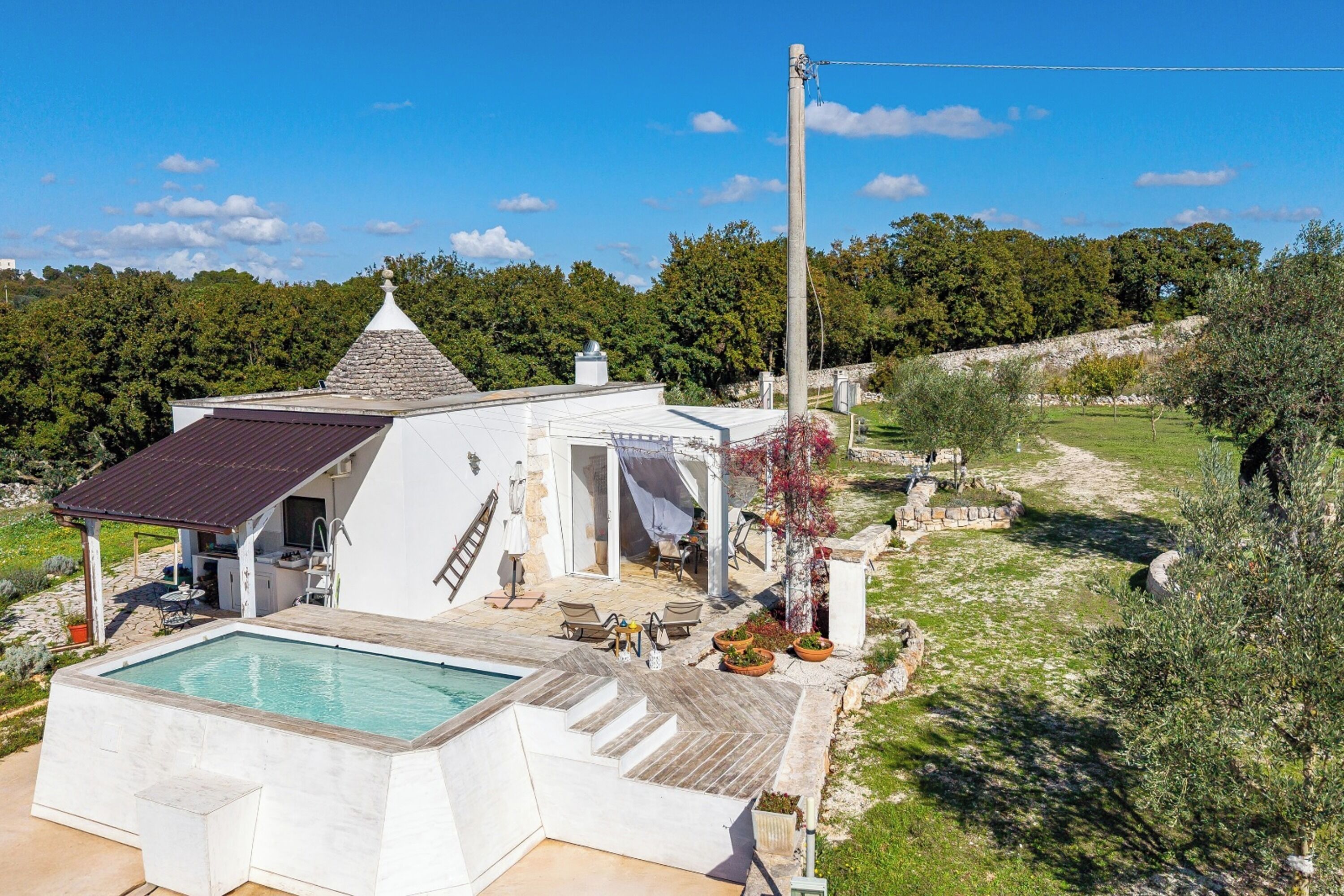 Perhehuvila, useita makuuhuoneita (Trullo ConoSolo With Pool) | Uima-allas | Kauden mukainen ulkouima-allas