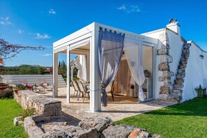 Familievilla - flere soveværelser (Trullo ConoSolo With Pool) | Terrasse/gårdhave