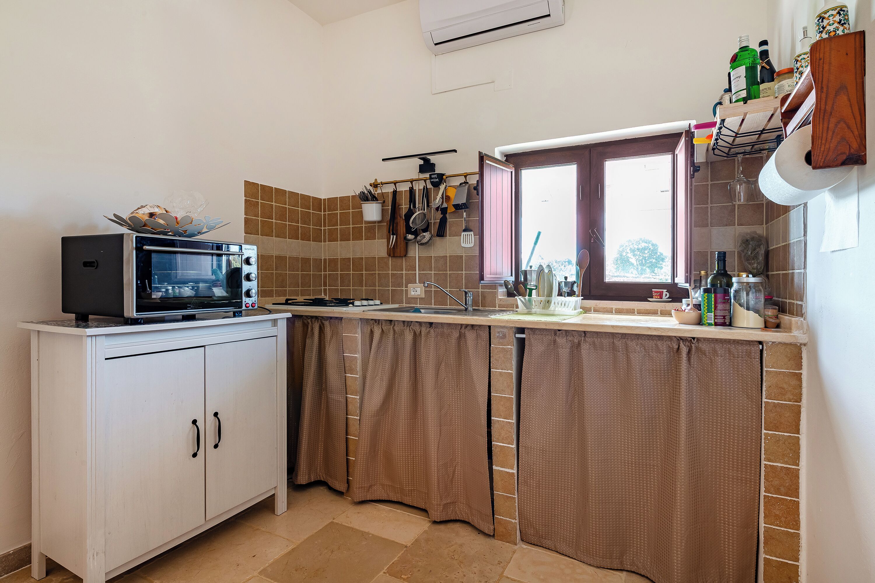 Biệt thự dành cho gia đình, nhiều phòng ngủ (Trullo ConoSolo With Pool) | Bếp riêng | Tủ lạnh, lò nướng, bếp nấu, dụng cụ pha cà phê/trà 