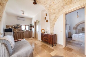 Biệt thự dành cho gia đình, nhiều phòng ngủ (Trullo ConoSolo With Pool) | 1 phòng ngủ, truy cập Internet không dây miễn phí, bộ trải giường 