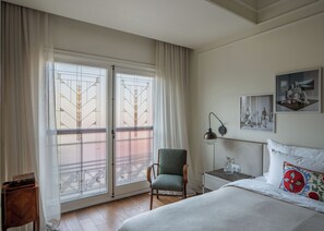 Premium bedding, down duvets, minibar, in-room safe - Hovagimyan Hotel and Suites (İstanbul)