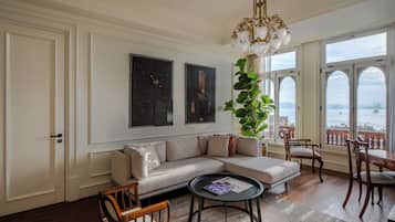 Suite, Meerblick (Horizon) | Wohnzimmer | 140-Zoll-Smart-TV mit Satellitenempfang, Fußbodenheizung