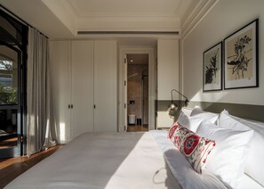 Ropa de cama de alta calidad y minibar 