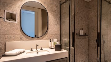 Dusche, Regendusche, Designer-Toilettenartikel, Haartrockner