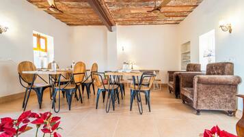 Desayuno de cocina local incluido todos los días