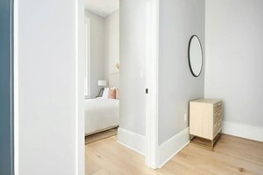2 dormitorios, tabla de planchar con plancha, wifi gratis y ropa de cama