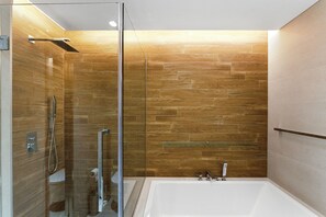 Apartamento superluxo, sacada, vista para o mar | Banheiro