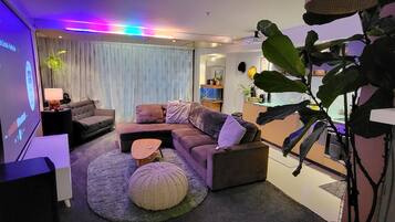 Smart TV, videojuegos, libros y biblioteca musical