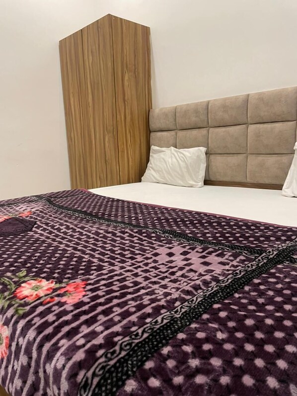 مساحة عمل للكمبيوتر المحمول وواي فاي مجانًا