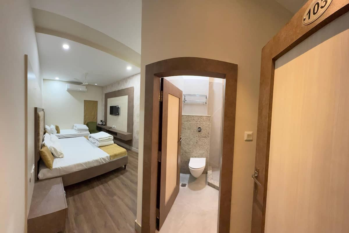 Family Room | Free WiFi