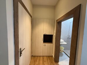 Shower, free toiletries, towels, soap