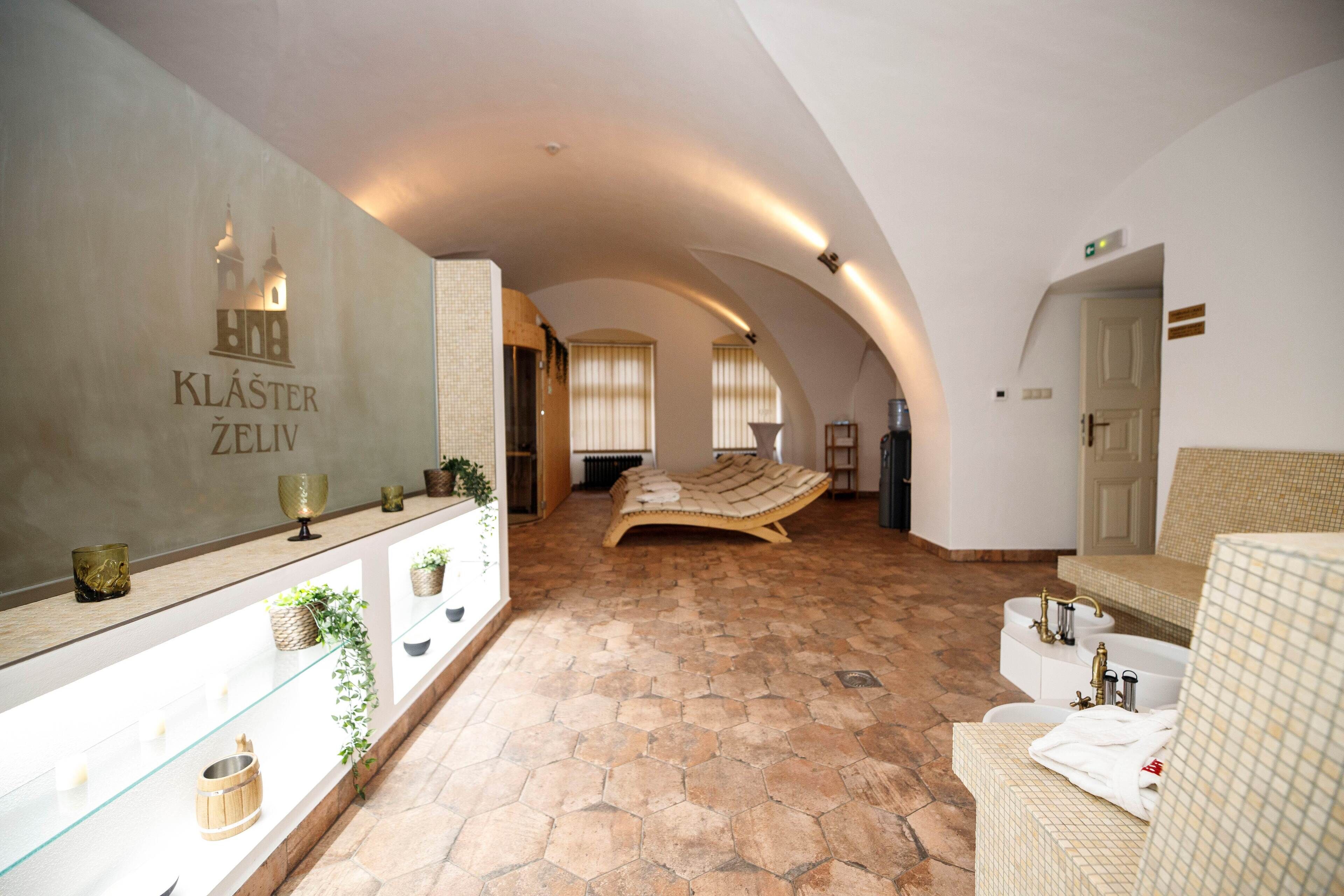 Behandlingsrom for par, massasje med varme steiner og dypvevsmassasje