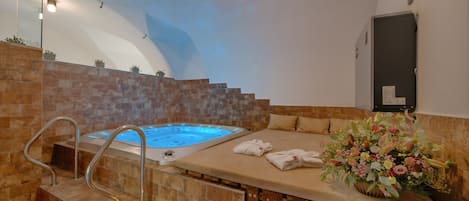 Couples treatment room(s), hot stone massages, deep-tissue massages