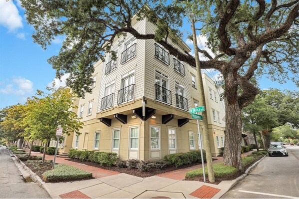 Exterior - Historic District Charming 2BDR w/ French Doors | The Juliette #202 by AvantStay (Savannah)
